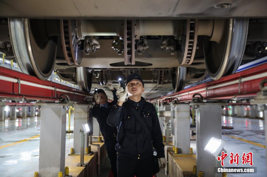 好湿 好紧 太爽了公交车69