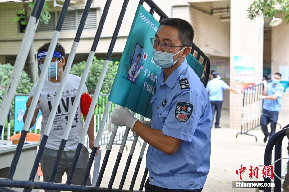 大尺度吻胸吻奶头揉捏奶电影