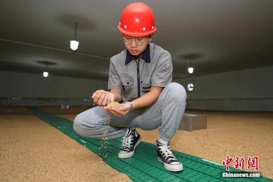 中国脏老太婆逼里射满精