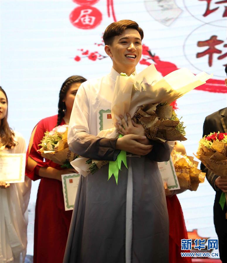 美女劈叉