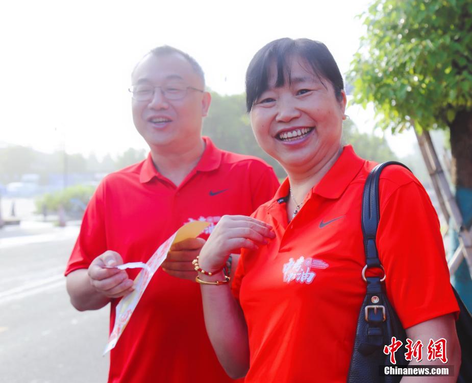 爸爸叫我cod妈妈小新外婆的故事