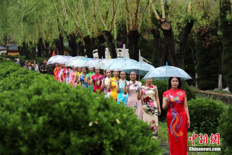 日本老太妇网站在偷偷