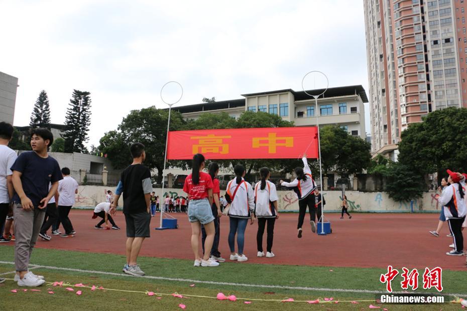 武警体育生榨精XXXGAY网站
