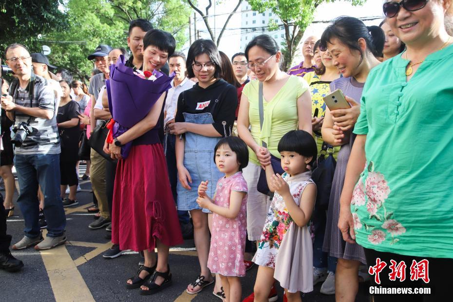 韩国大尺度边吃胸边摸