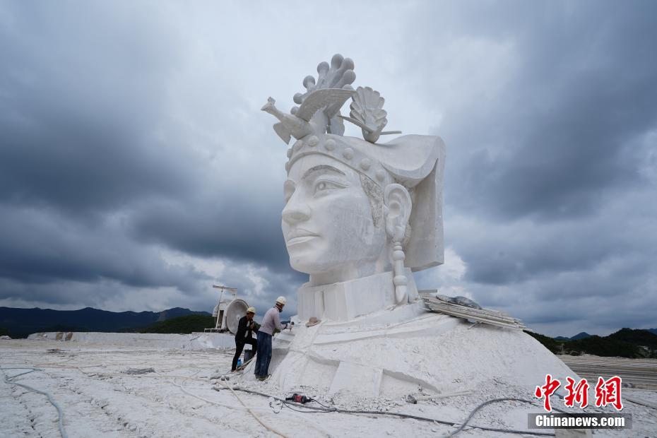 🥵太致命了！希罗一个踩线回场+三分被帽！