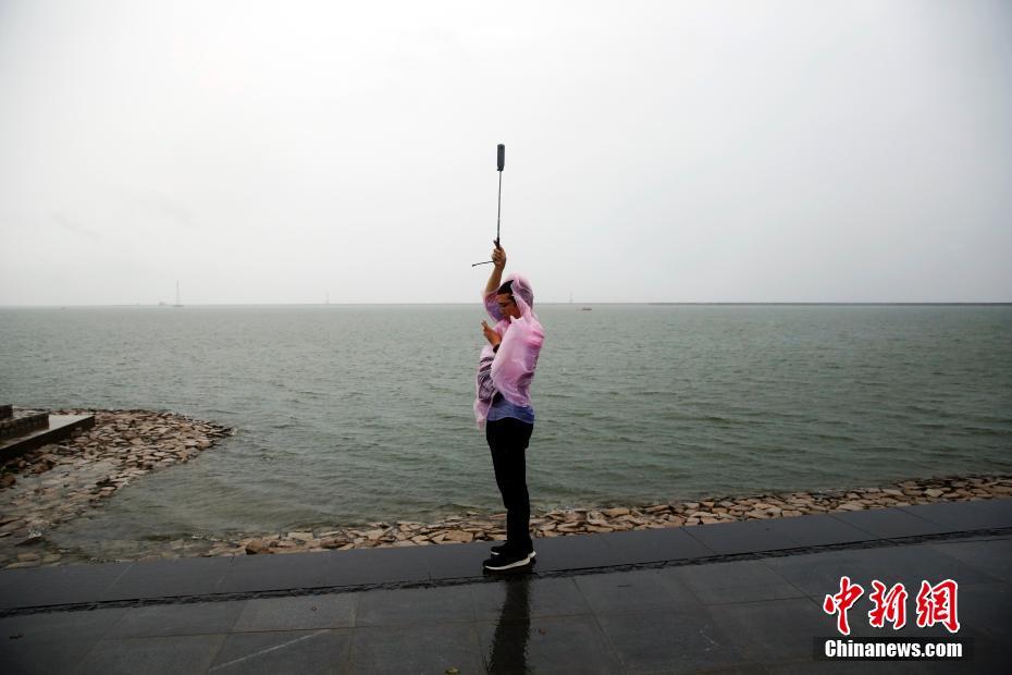 被强硬进入漂亮人妻
