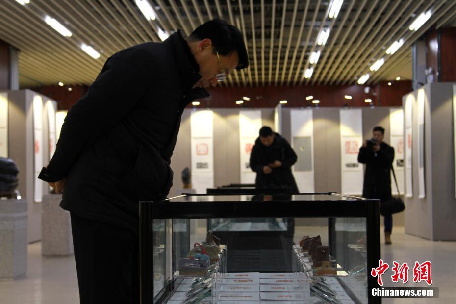 国精产品一二三区区污污aaal