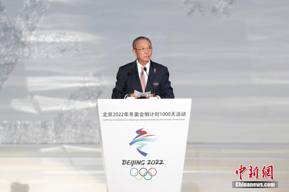 黄色国产老人在小树林里操逼人免费看。