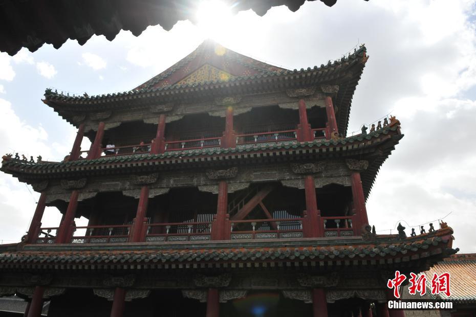 英语老师乖乖掀起裙子