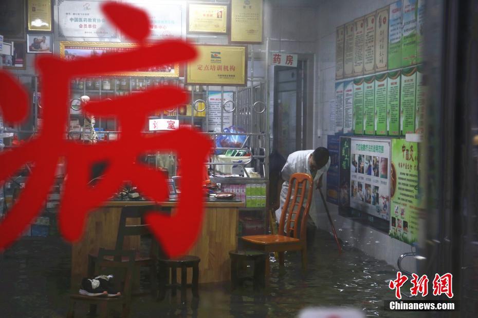 亚洲三级在线