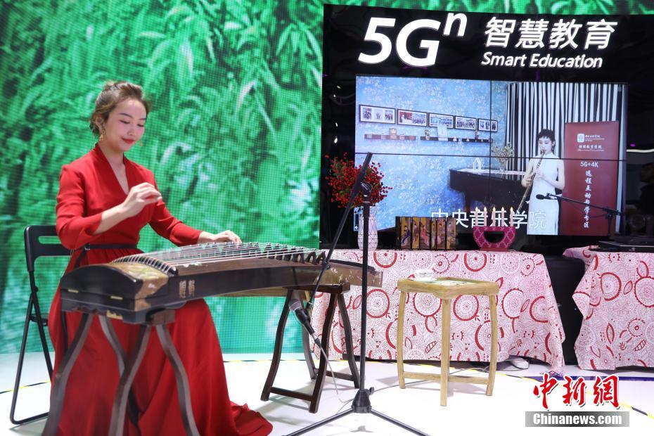 两个男生做酿酿酱酱的小视频