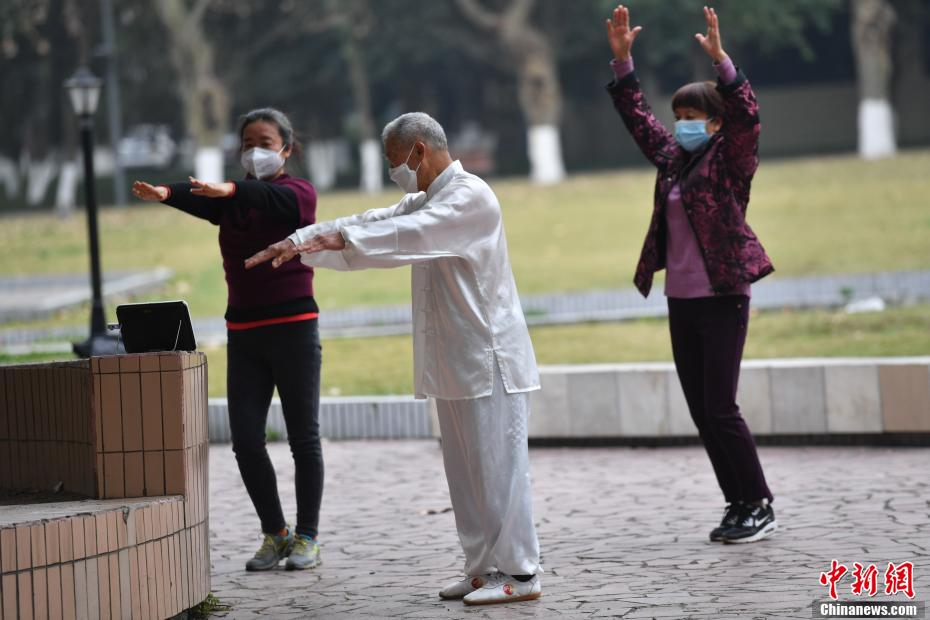 女生把腿张开让男生桶