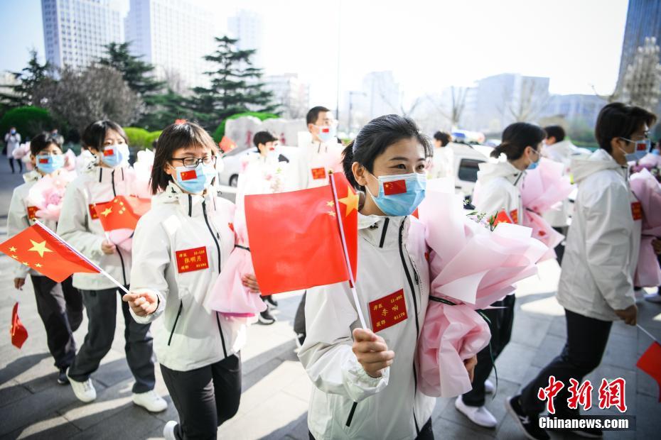 男Ji大巴进入女人的图片