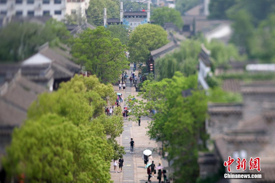 穿jk白丝被 粉嫩脚底