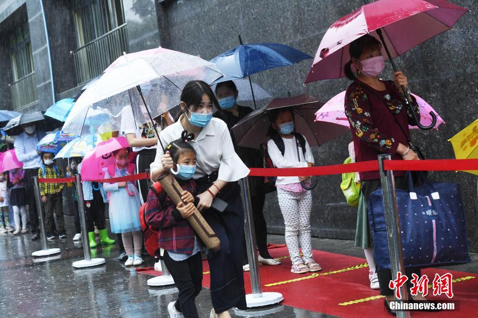 中国脏老太婆逼里射满精