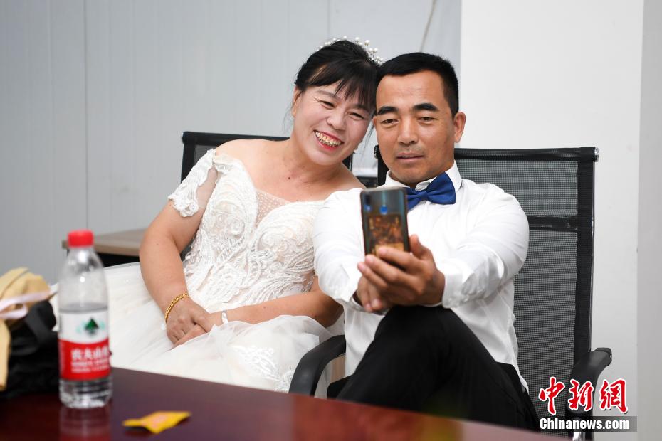 办公室撕开奶罩 吮奶