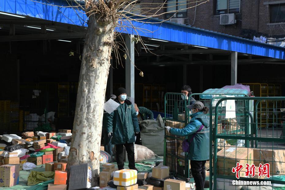 女上男下啪啪虐奶动态图