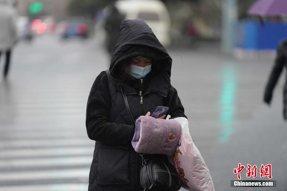 公交车被多人伦?系电影痴汉电车