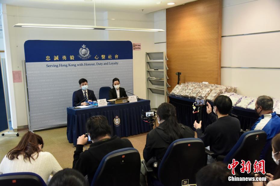 娇妻沦为民工工地公厕