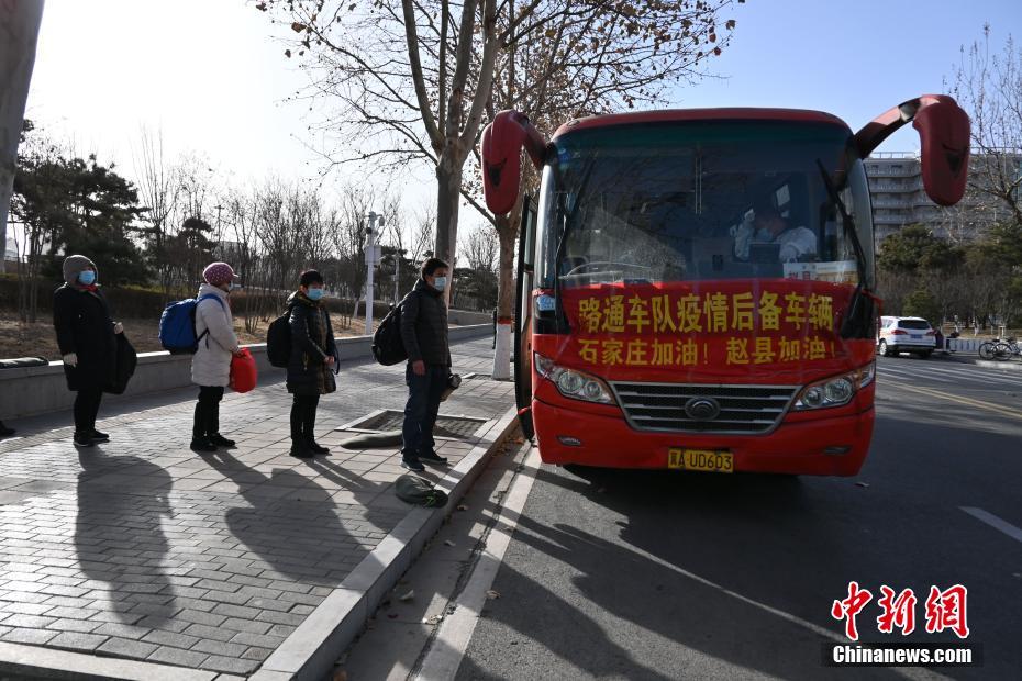 办公室撕开奶罩 吮奶明星
