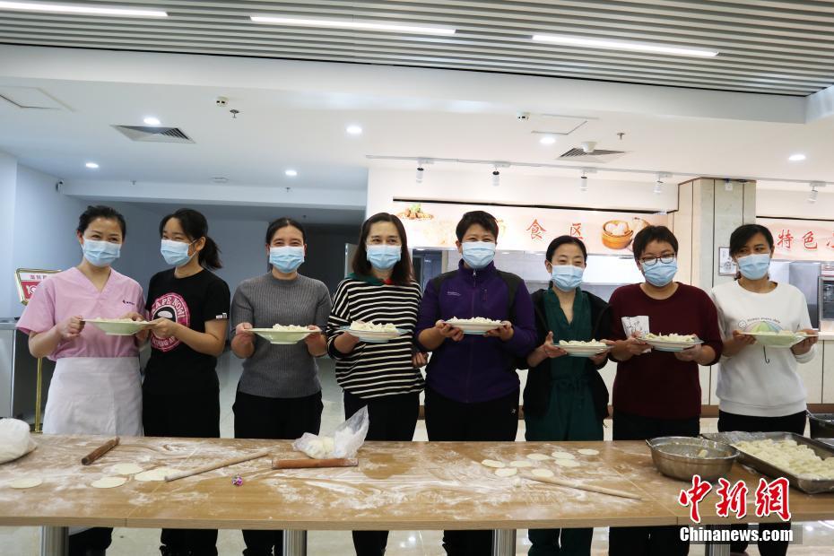 虎白女粉一线天白馒头图片