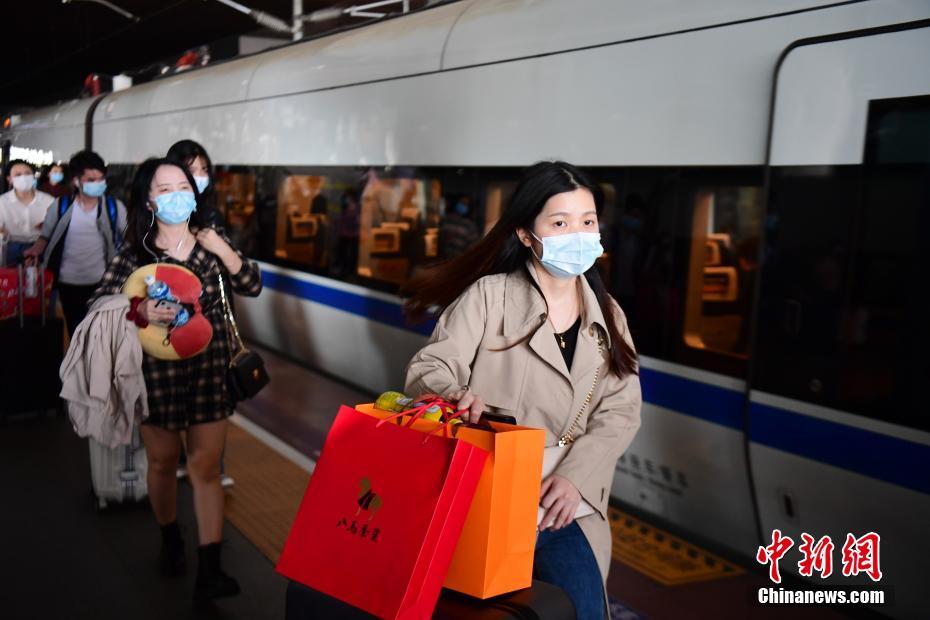 7777奇米四色成人眼影