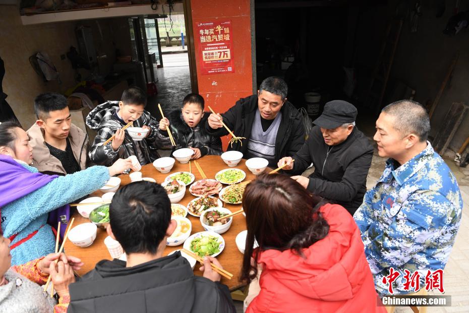 全黄色毛片拉尿来月经偷拍