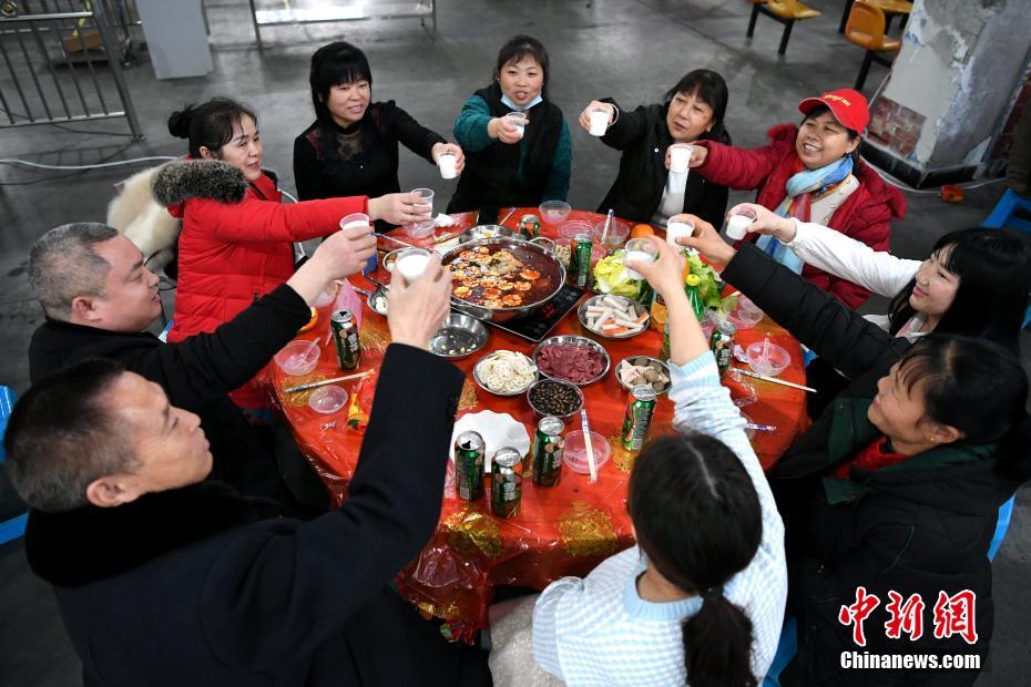 酒吧KTV里玩鸭男少爷