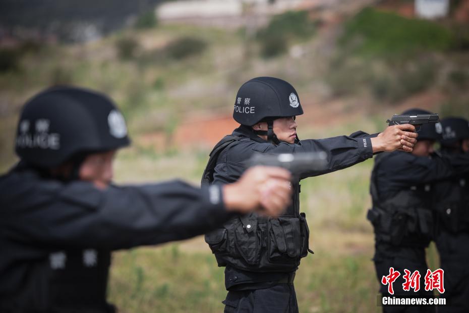 真實自拍內射女友