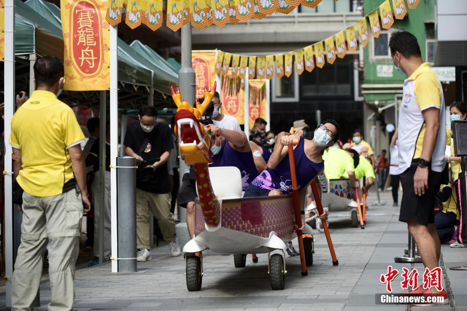 被男人吃奶跟添高潮了60分钟