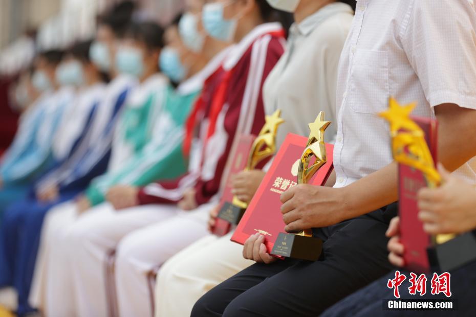 Gay片男同黄网站舌吻