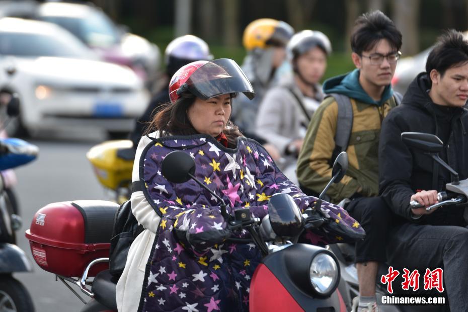 夫妻自拍色情片