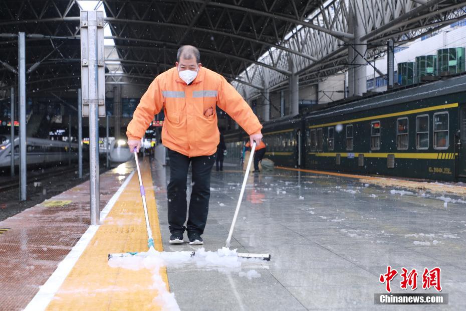 波多野结衣被部长侵犯的人物评价