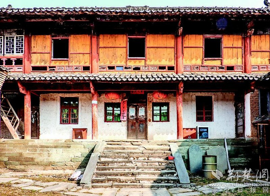 丈夫遗体前大汗淋漓