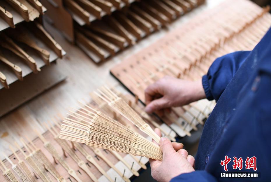 国产精品成人AV性教育