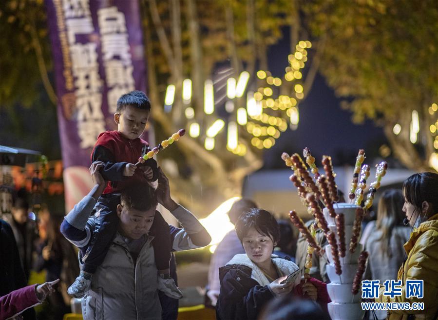 两个男生做酿酿酱酱的小视频