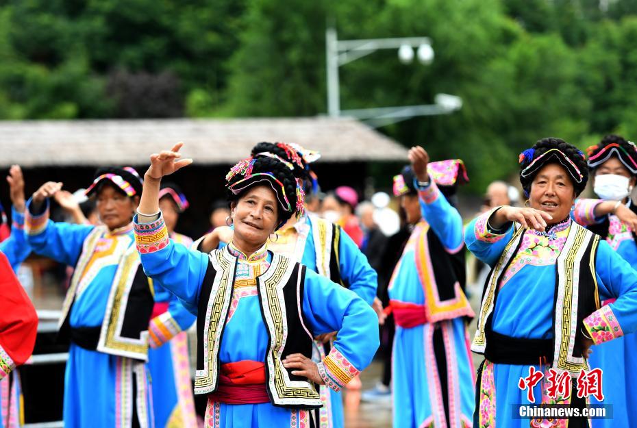 裸祭