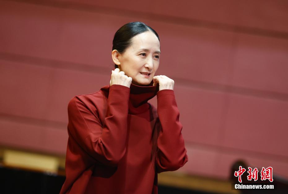 美女扒开腿秘 男人爽桶