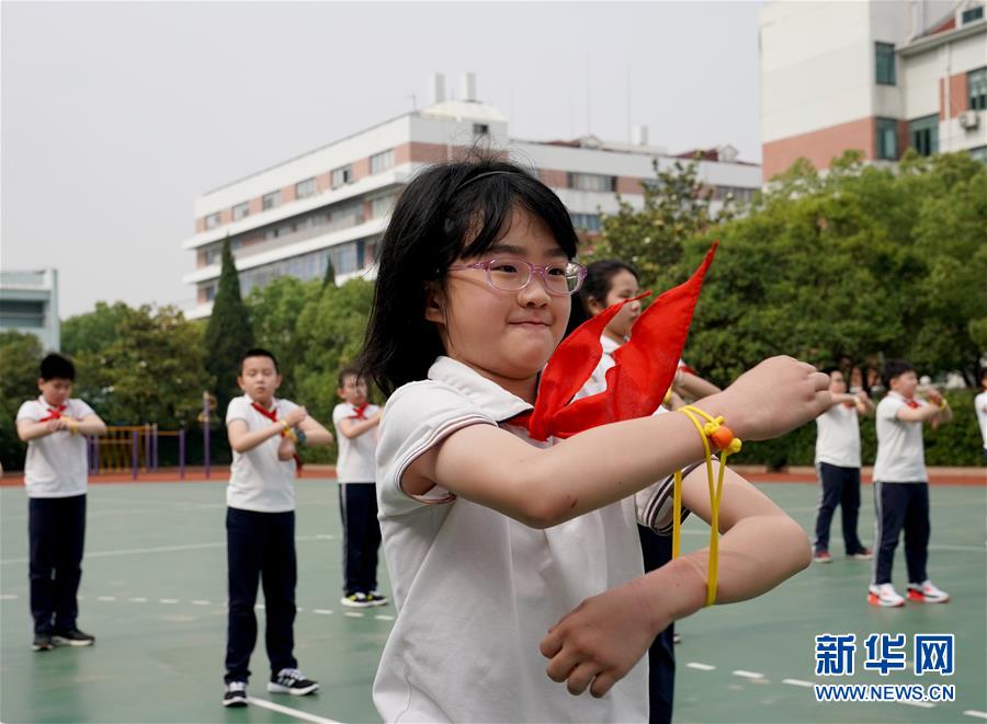 公交车被后入