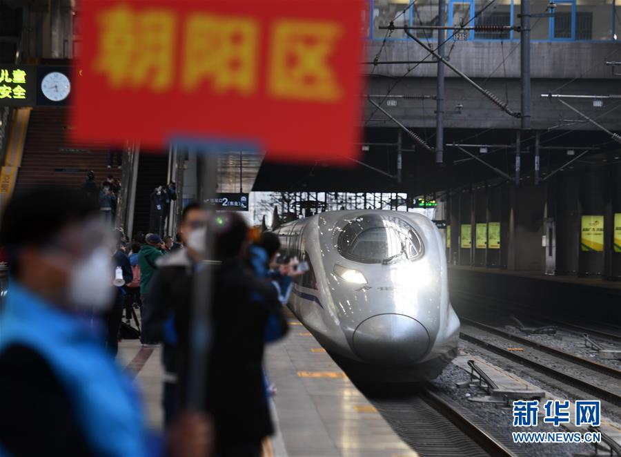 滞留湖北人口_滞留湖北停车场账单(2)