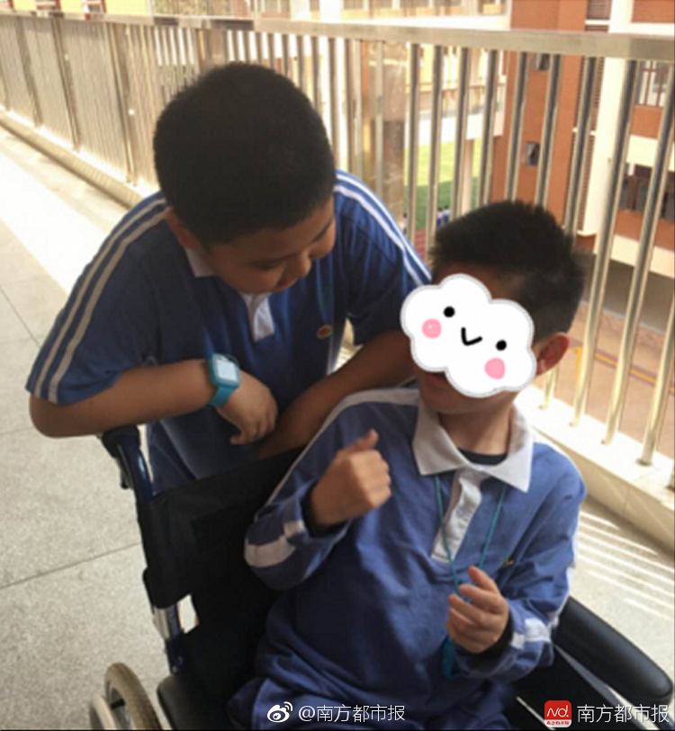 女人扒开腿秘 打扑克动