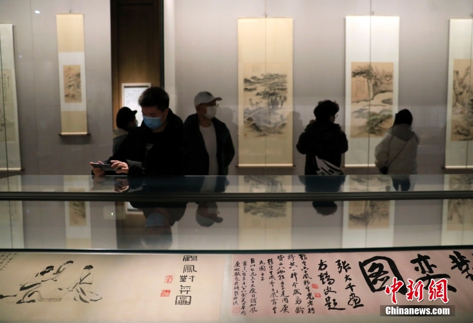 班长摘下奶罩 让我爽了小说