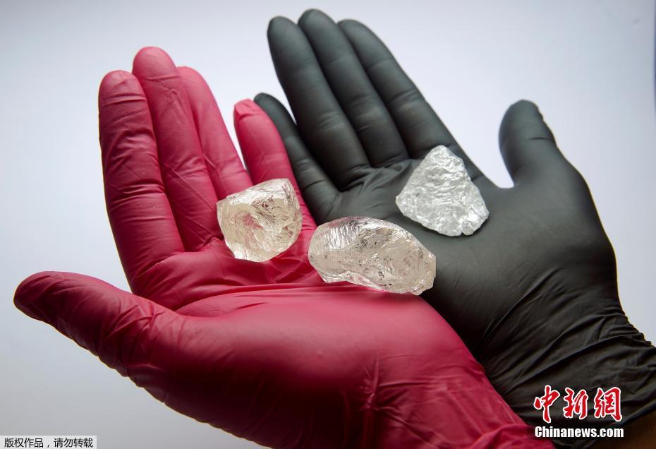 被十几根触手扒开腿猛戳动漫