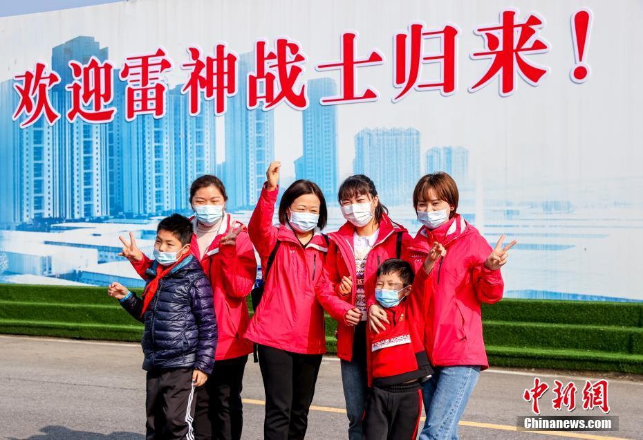 闺蜜偷偷把尿口给陌生人尿