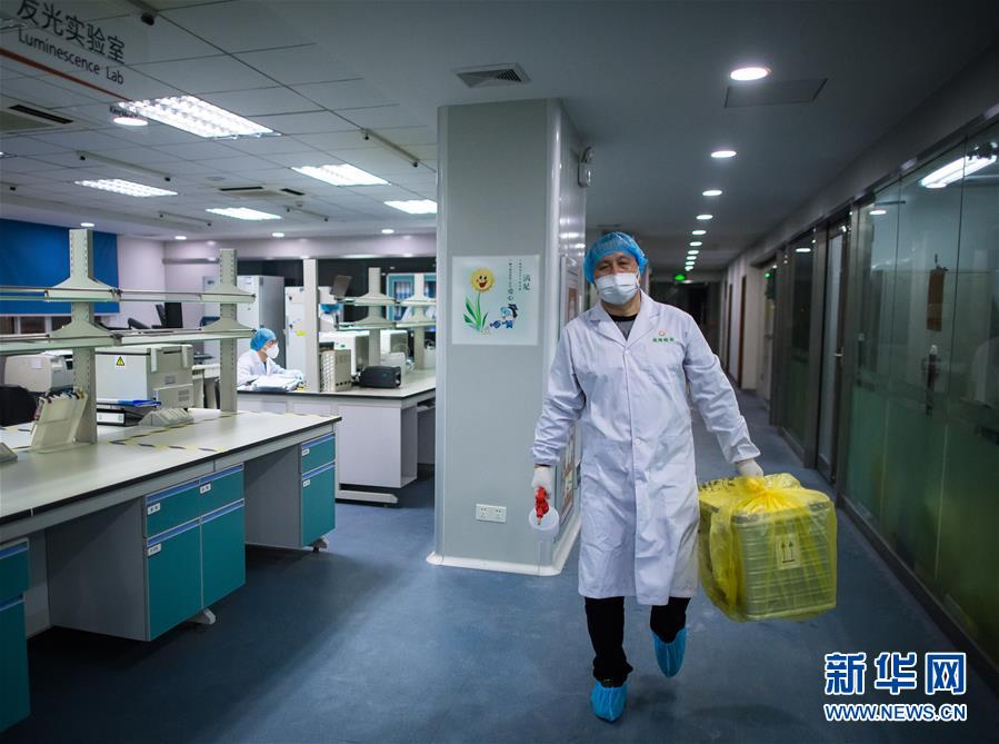 女人被黑人灌满精子