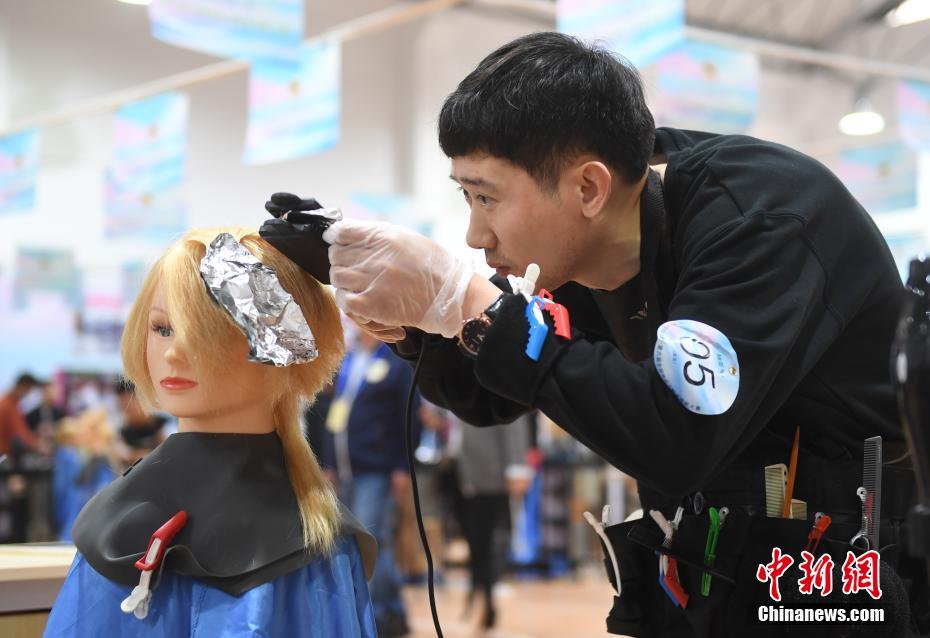 27报女上男下动态图gif图