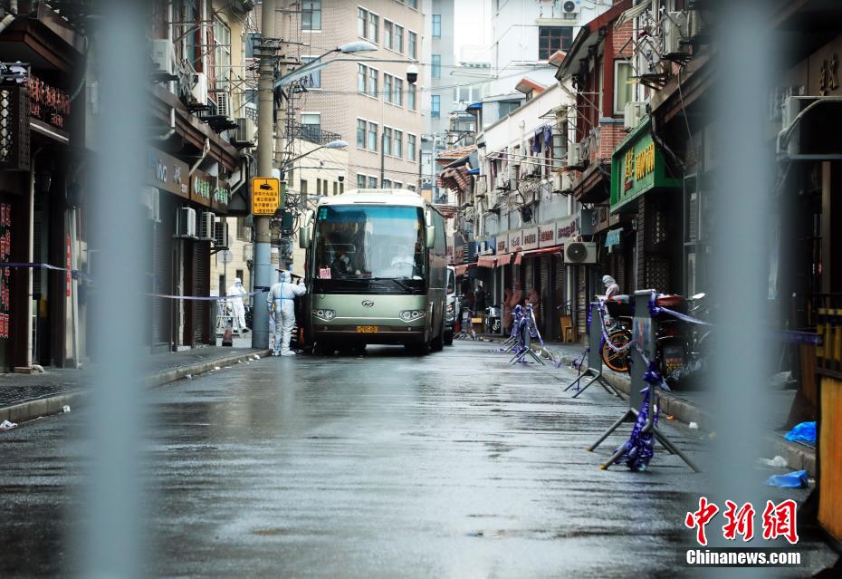 大炕上公的手伸进我内裤