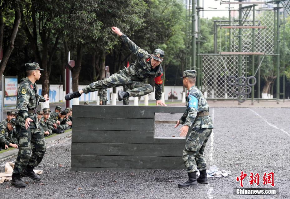 节奏达人！大洛篮下吃饼隔扣德罗赞