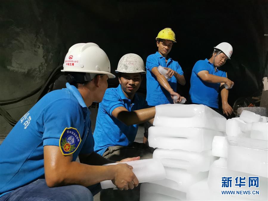 白丝校花 扒开美腿甜美电影