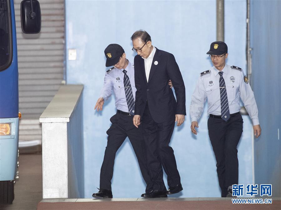 午夜成人视频